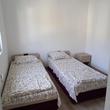Md Apartmani Čanj Стая снимка