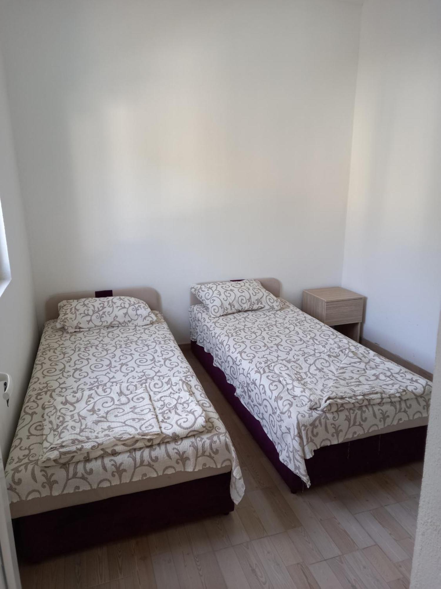 Md Apartmani Čanj Стая снимка